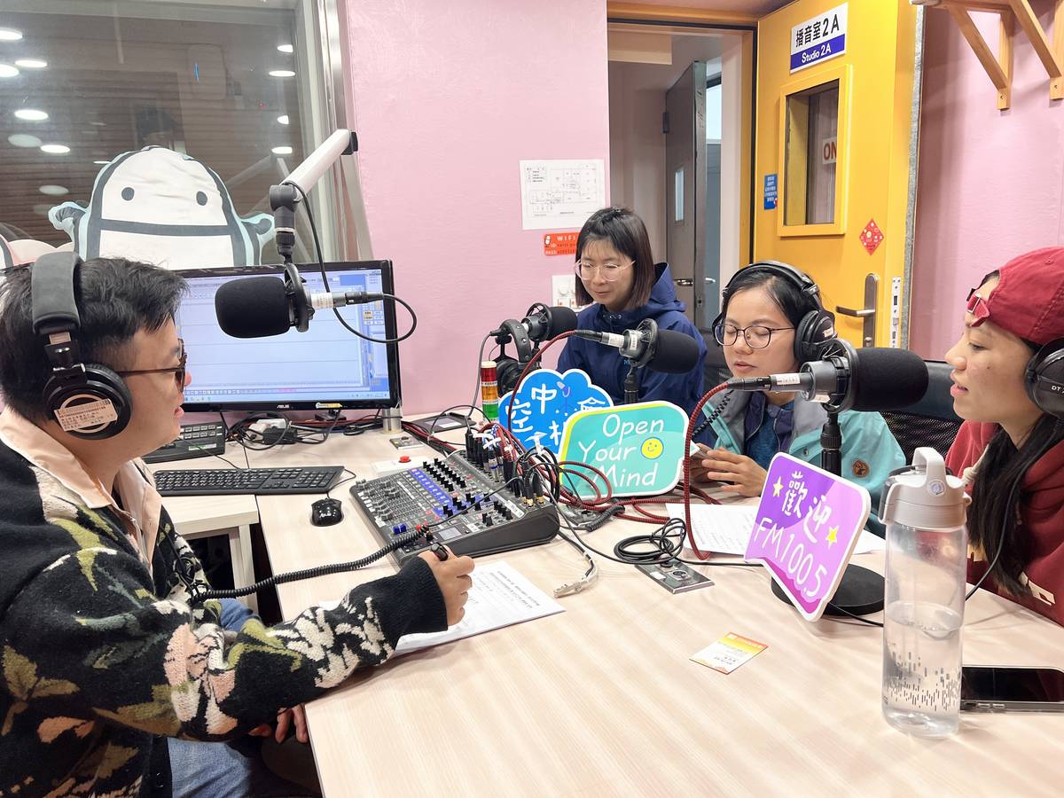 農業部林業及自然保育署臺東分署知本工作站護管員林品禎(右)與謝普忠慶(中)