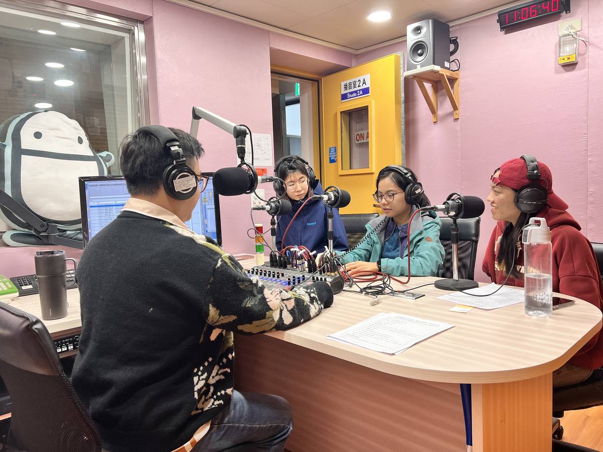 農業部林業及自然保育署臺東分署知本工作站護管員林品禎(右)與謝普忠慶(中)