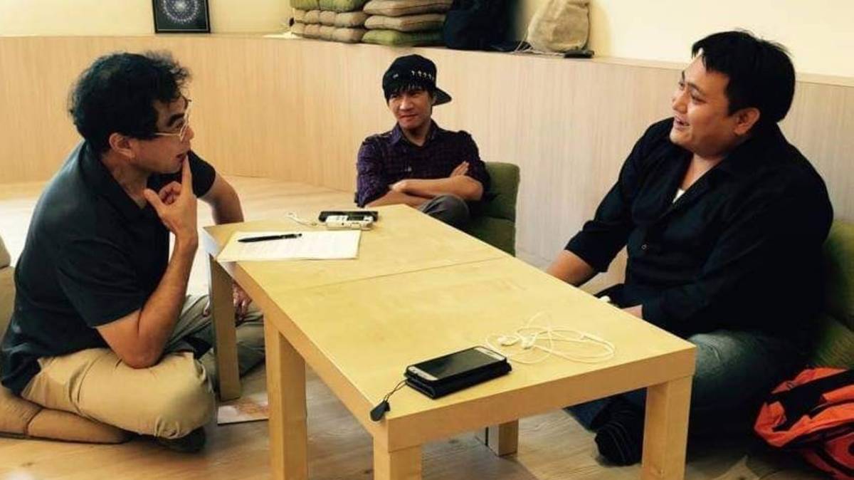 吳昊恩(右)與主持人劉智濬(左)