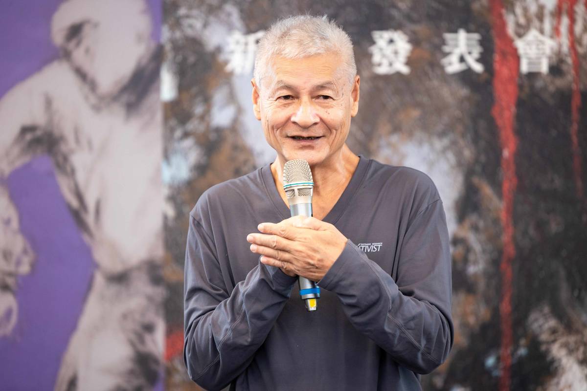 陳武鎮前輩致詞，感謝國家人權博物館這些年協助出版他所有的人權藝術創作作品。(人權館提供)