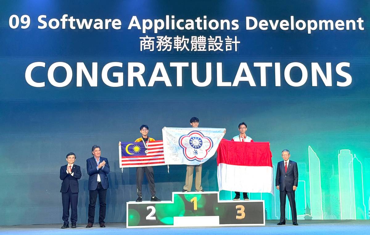 呂治寬以商務軟體設計金牌作為踏入專業的重要一步，感謝團隊支持