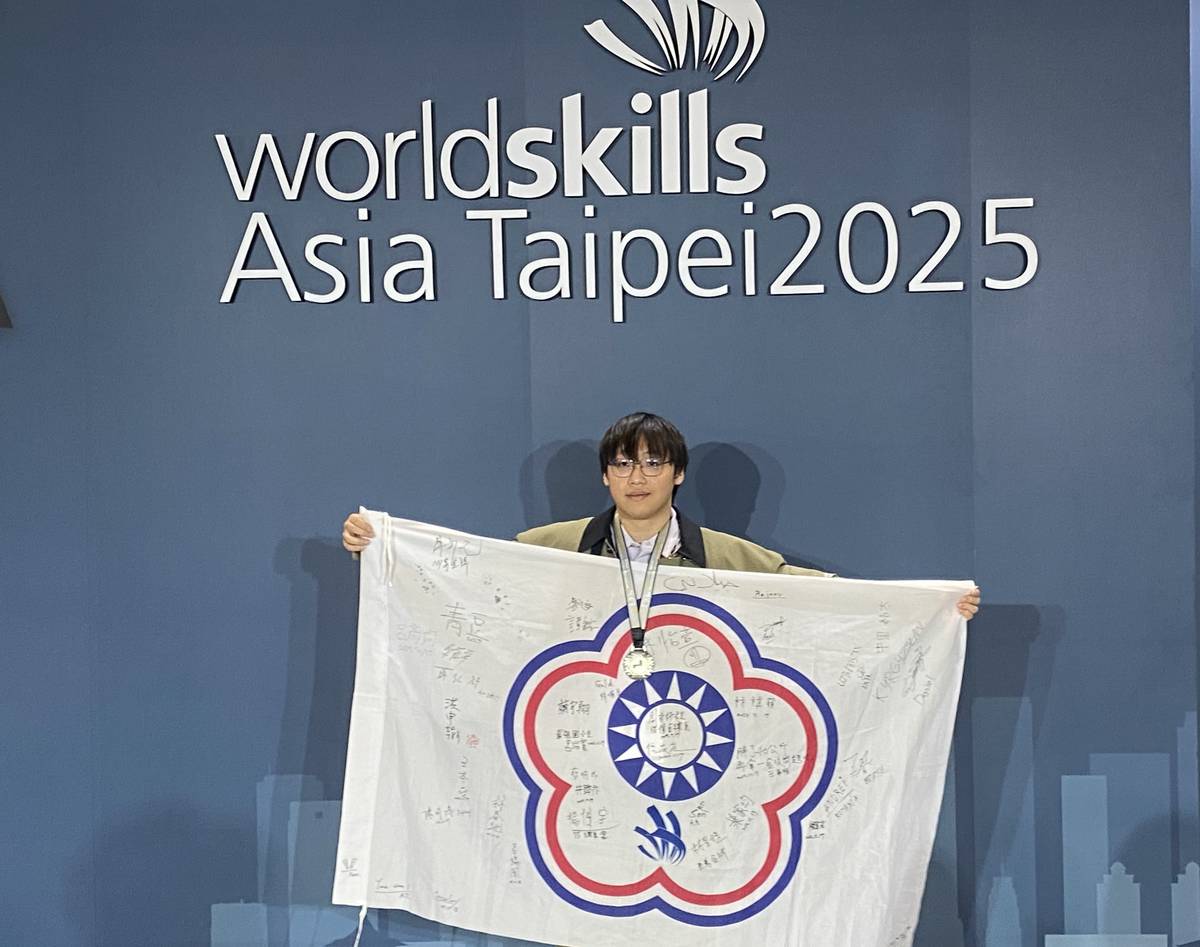 智光商工林碩斌以網頁技術銀牌勉勵自己，雖有些許遺憾，但更多是踏實與感謝