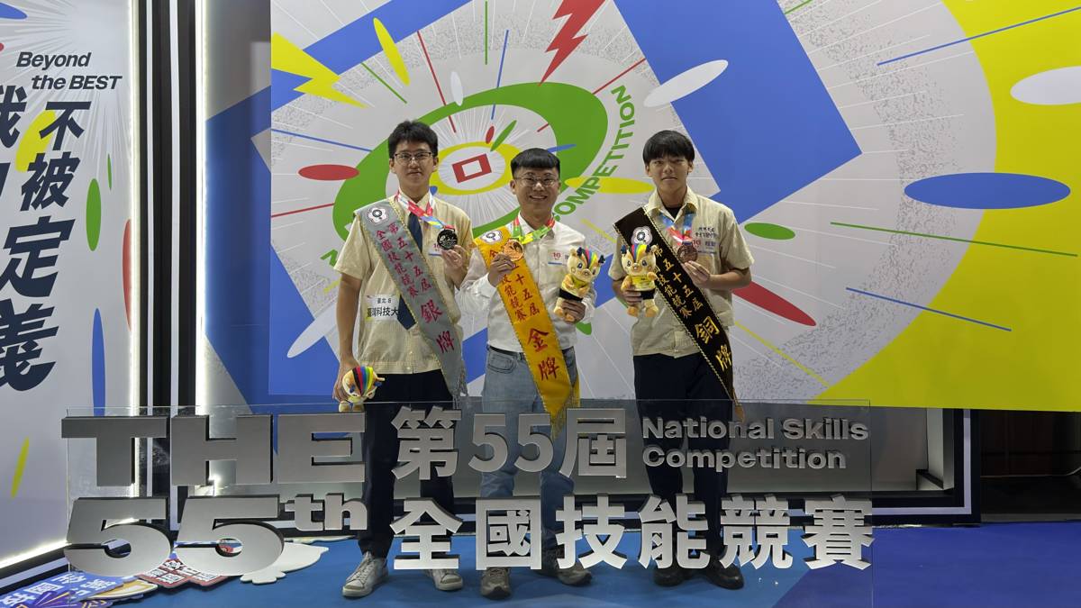 廖容陞與西螺農工學弟陳品謙、程聖斌包辦電子職類前三名（圖源：顏政田）