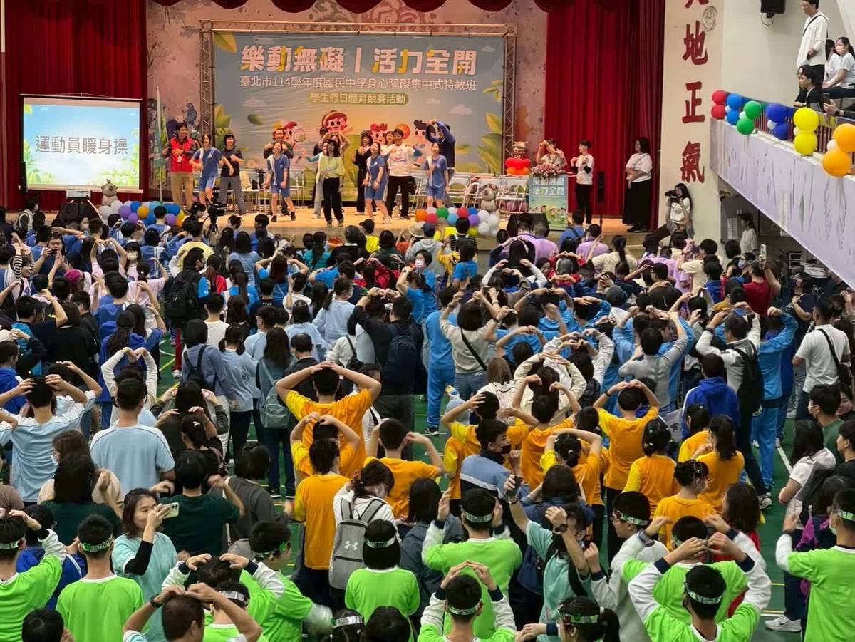 活動開幕式帶領全場親師生動起來，活力全開