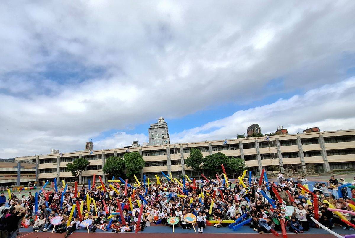 中山幼兒園親子運動會讓孩子從運動中培養勇氣、自信與合作精神

