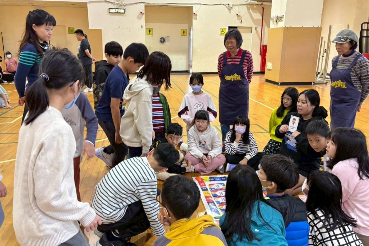 114年度臺北市客家文化到校前進萬興國小，學生透過桌遊玩中學