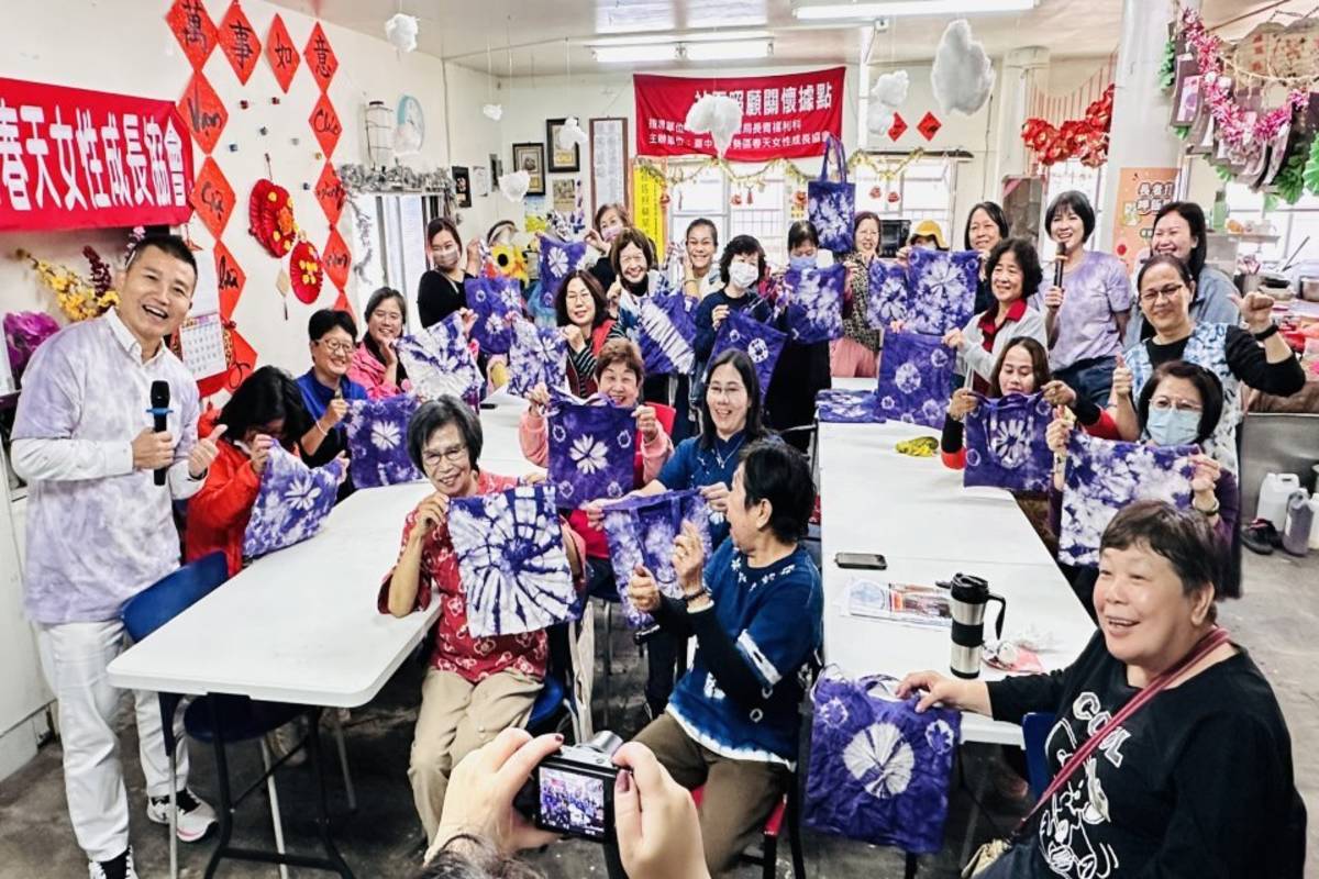 蝶豆花染環保布包成品亮相