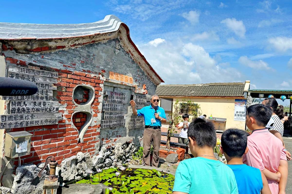 臺南市蚵寮國小-走訪井仔腳古厝情境式中學習唸謠