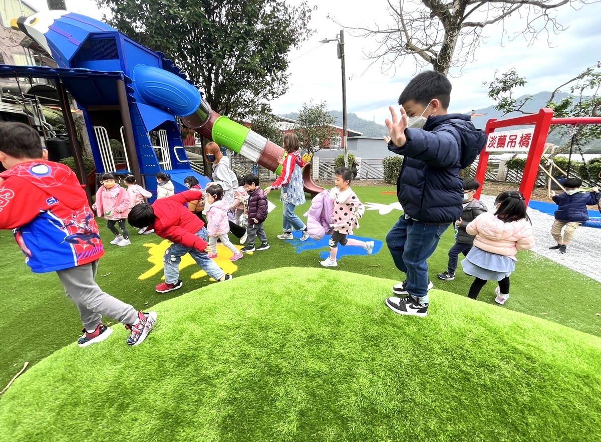 和平國小老譍溜滑梯