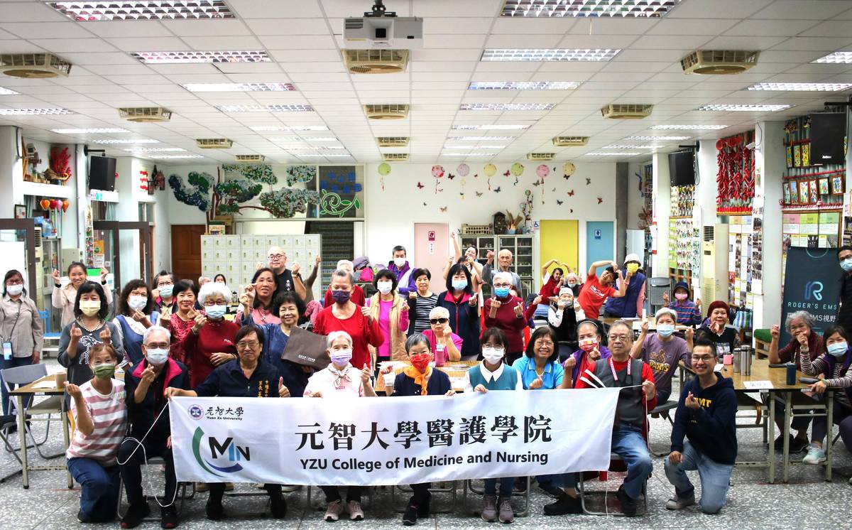 元智大學醫護學院自 11 月起深入社區，推動「韌性台灣 × 災難應變力課程」，前進社區位民眾上課。(元智大學提供)