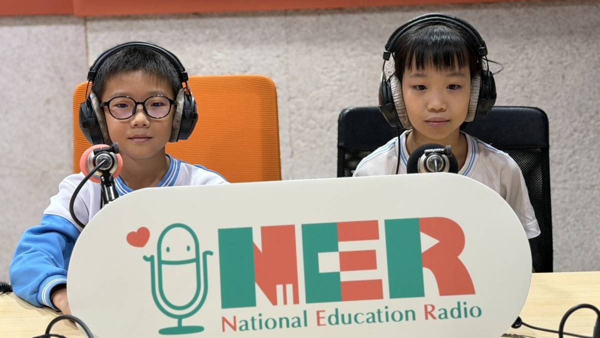 彰化縣南郭國小校園主播王佑睿(圖左）、周沫瀤