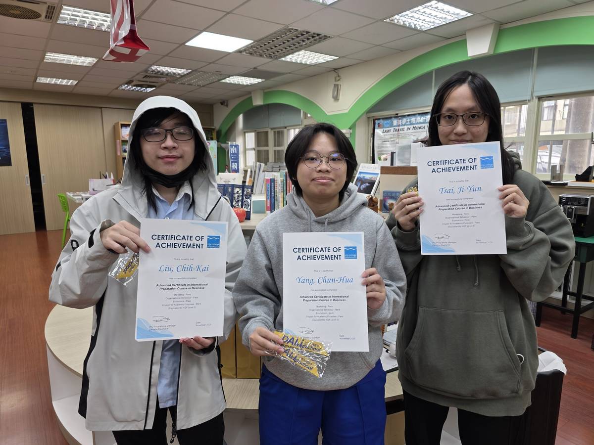 大理高中三位學生獲得4科通過證明