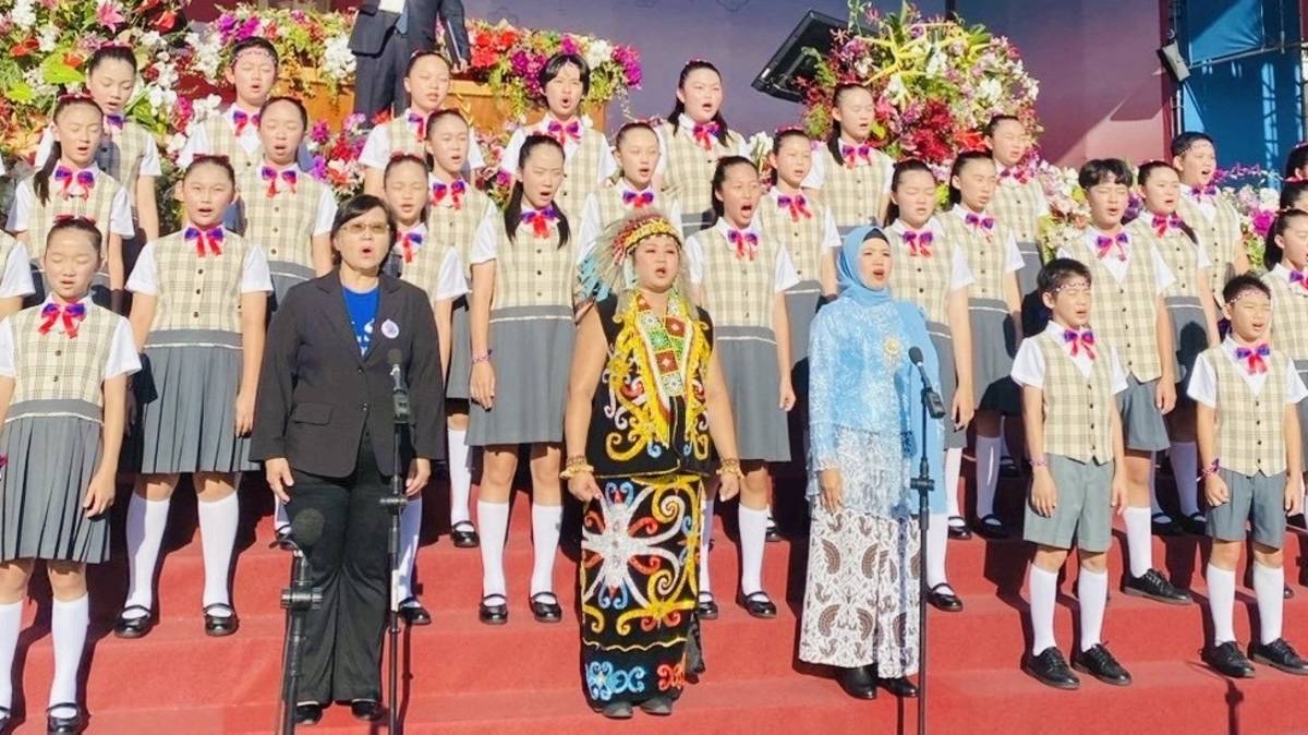 彰化大村國小的國歌在凱達格蘭大道上響起  