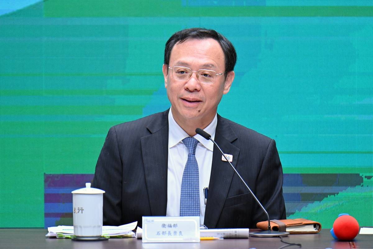 衛生福利部部長石崇良說明衛福部組改方向。(行政院提供)