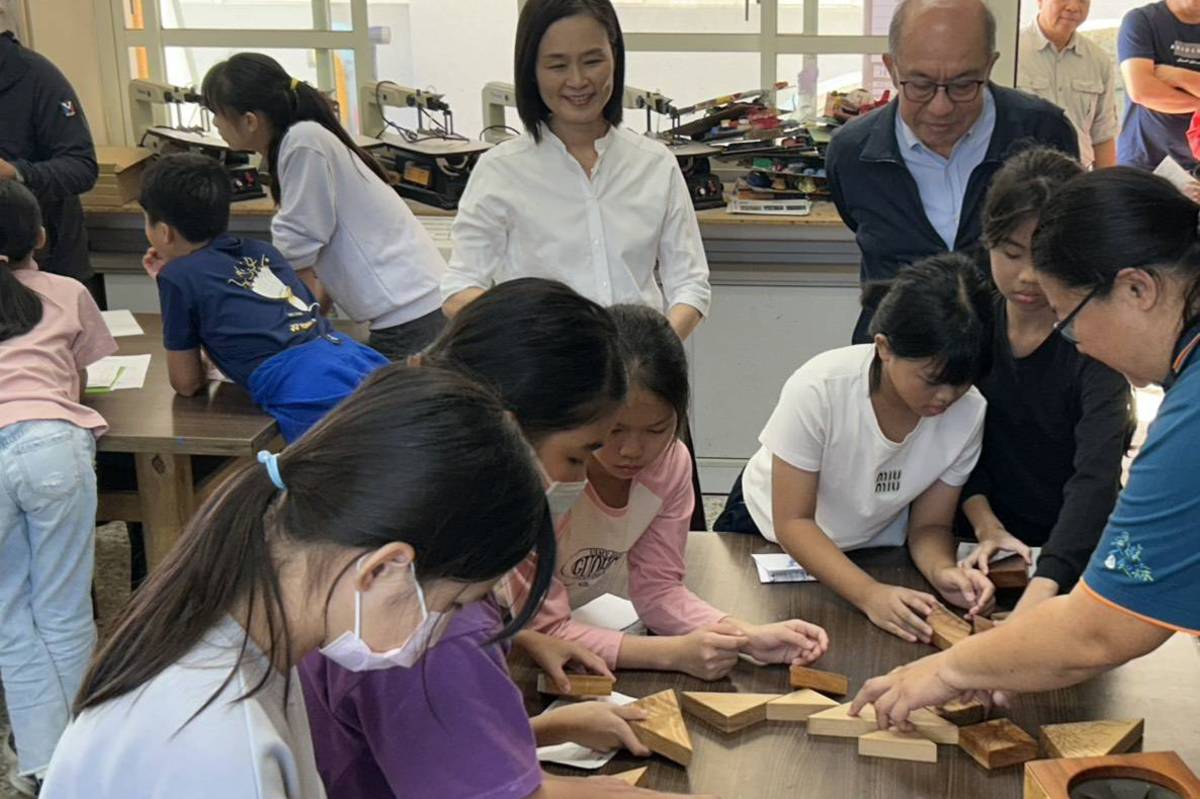 在東大附小第130屆校慶「學習博覽會」中，由林業保育署臺東分署與該校共同策劃的「國產材小偵探」闖關活動首次亮相。