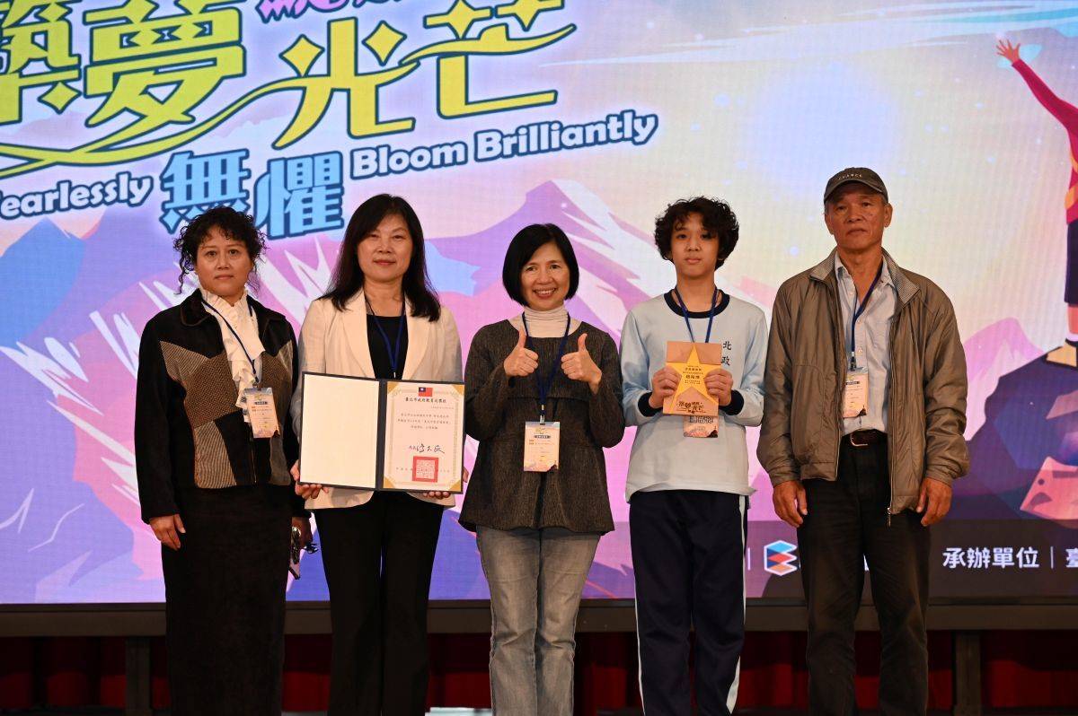 北政國中學生趙祐禕雖不會看樂譜，但努力突破限制，榮獲爵士鋼琴比賽第一名