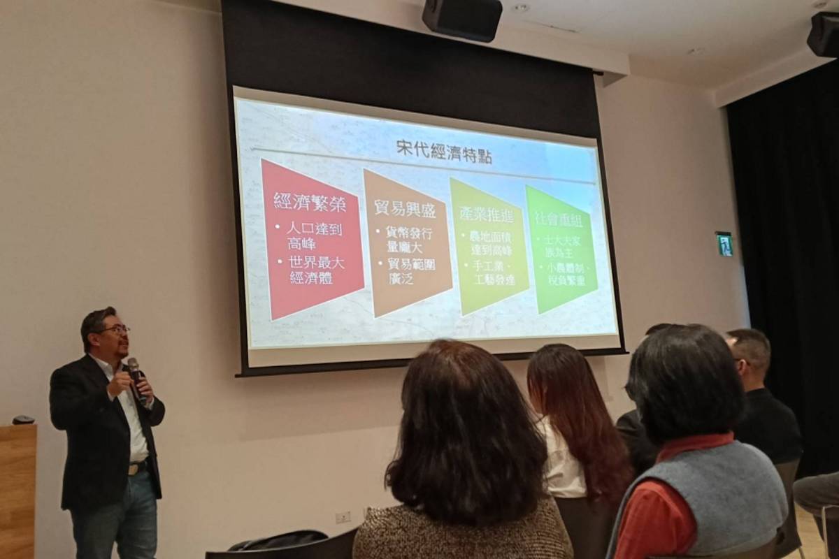 第二場講座，由國立中興大學歷史學系主任侯嘉星主講。他以「華胥之夢」為題，從北宋經濟繁榮、文化發展到人民日常生活，帶領觀眾理解一千年前中國社會的高度成熟。