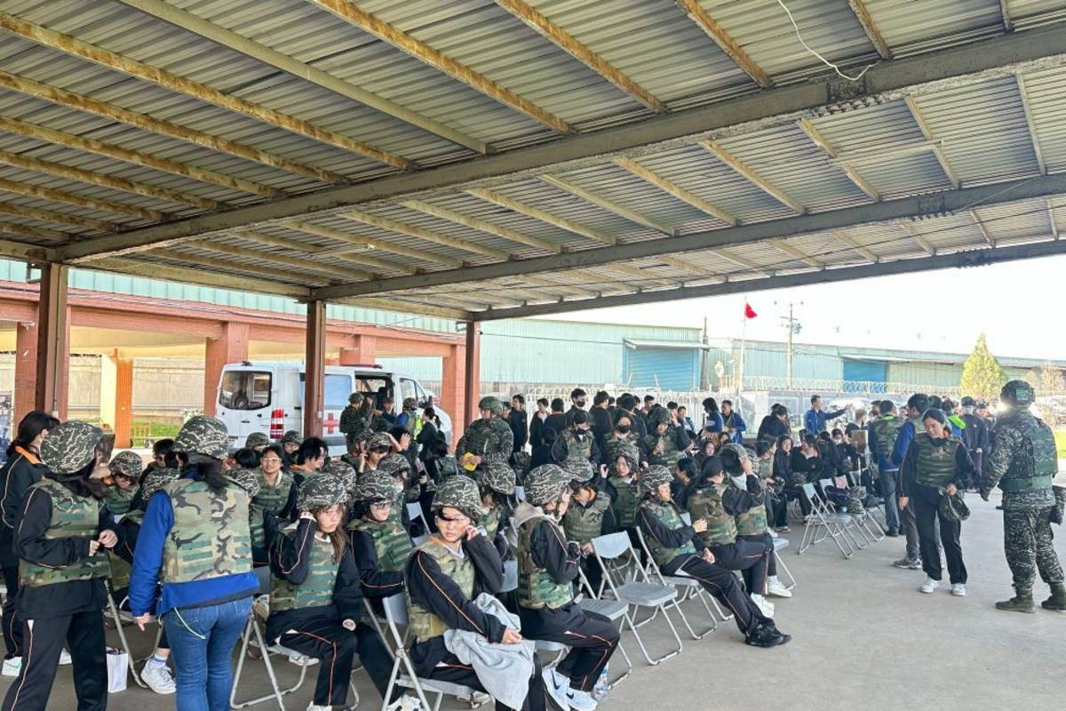 臺北市教育局攜手海軍陸戰隊舉辦實彈射擊體驗活動，深化高中生全民國防意識 