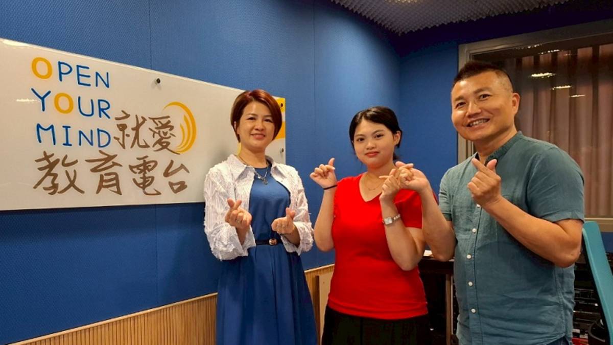 印尼新二代黃美純與陳迎薫、常罡合影