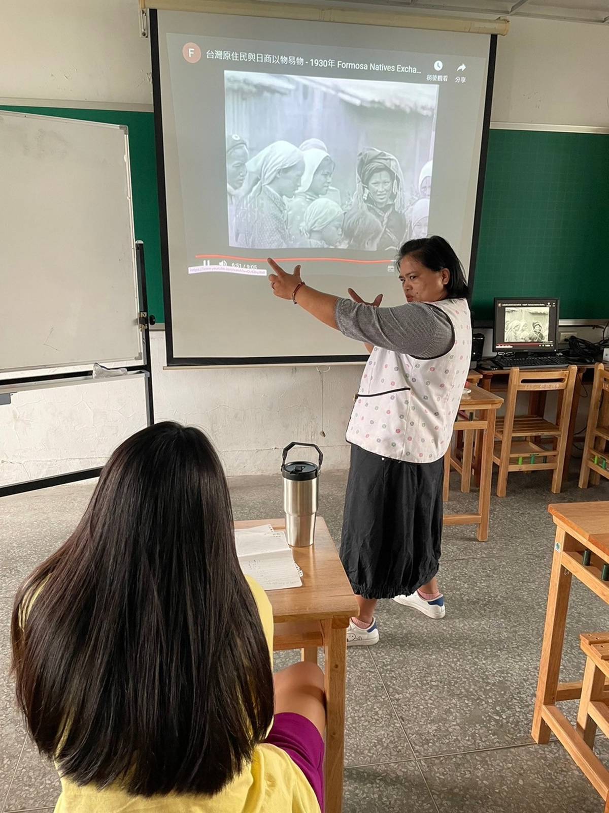 新北市立鶯歌國中教師利用活潑的方式進行教學(教育部提供)