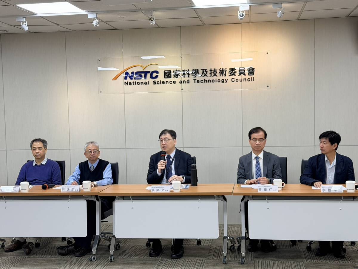 減少碳排放！成功研發「中溫高效製氫核心材料」成果發表會。(記者蘇瑞雯拍攝)