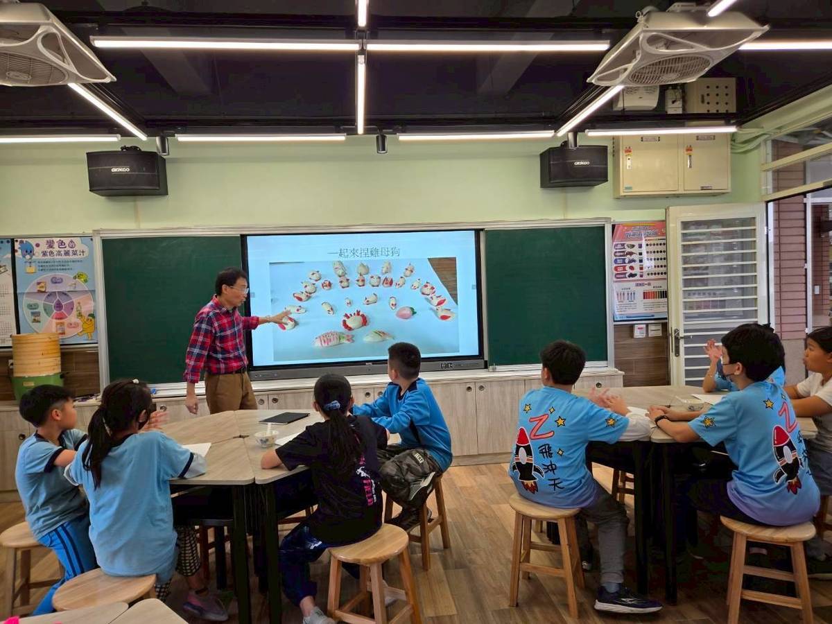 陳勇政老師說明冬至習俗和「雞母狗」的由來