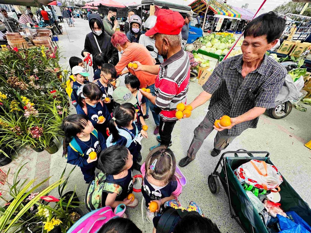 拜訪北港的牛墟攤販
