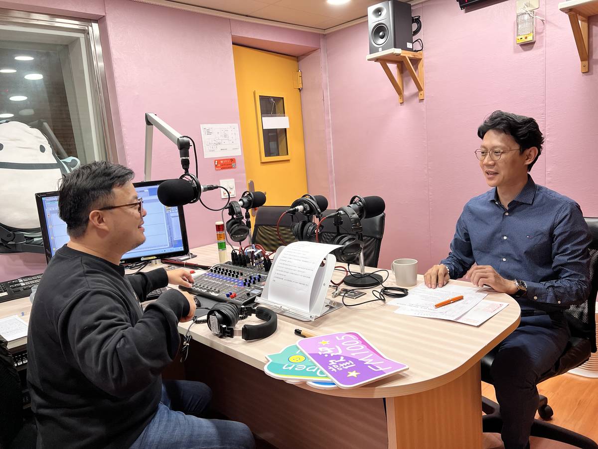 陳沛淳建築師到教育電臺「職想和你聊聊天」分享職涯經歷