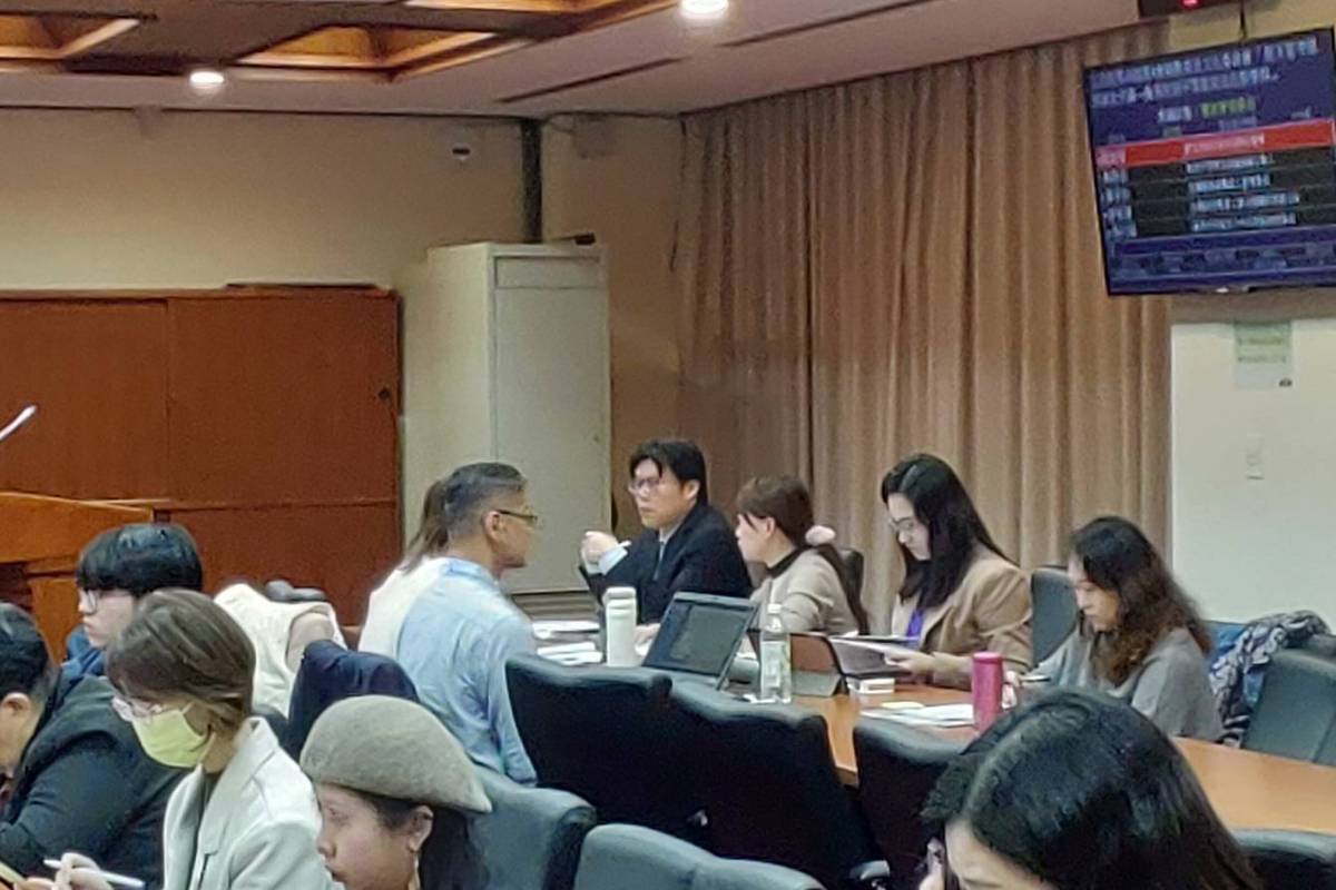 教育部常次朱俊彰(中)立院公聽會聆聽蒐集意見