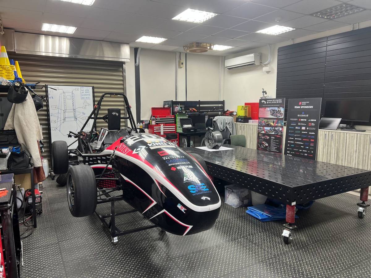 臺科大車隊實作與馬達驅動實驗室(教育部提供)