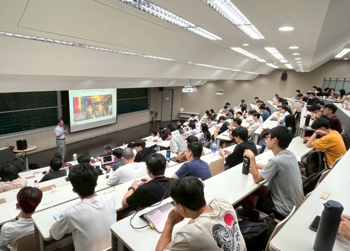 陽明交大前瞻半導體研究所上課情形。(陽明交大提供)