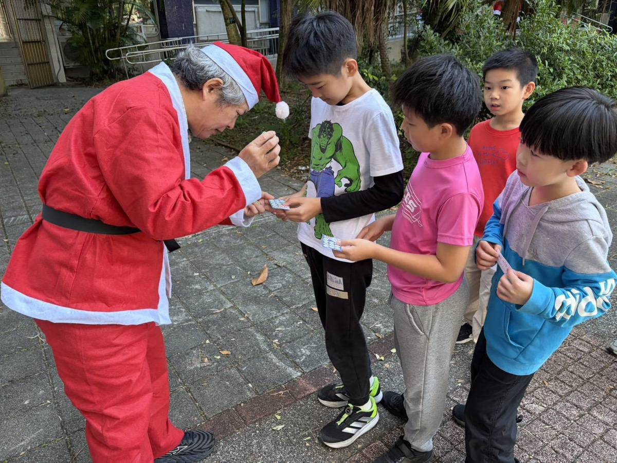 小朋友尋找聖誕老公公，蓋章集點換獎品