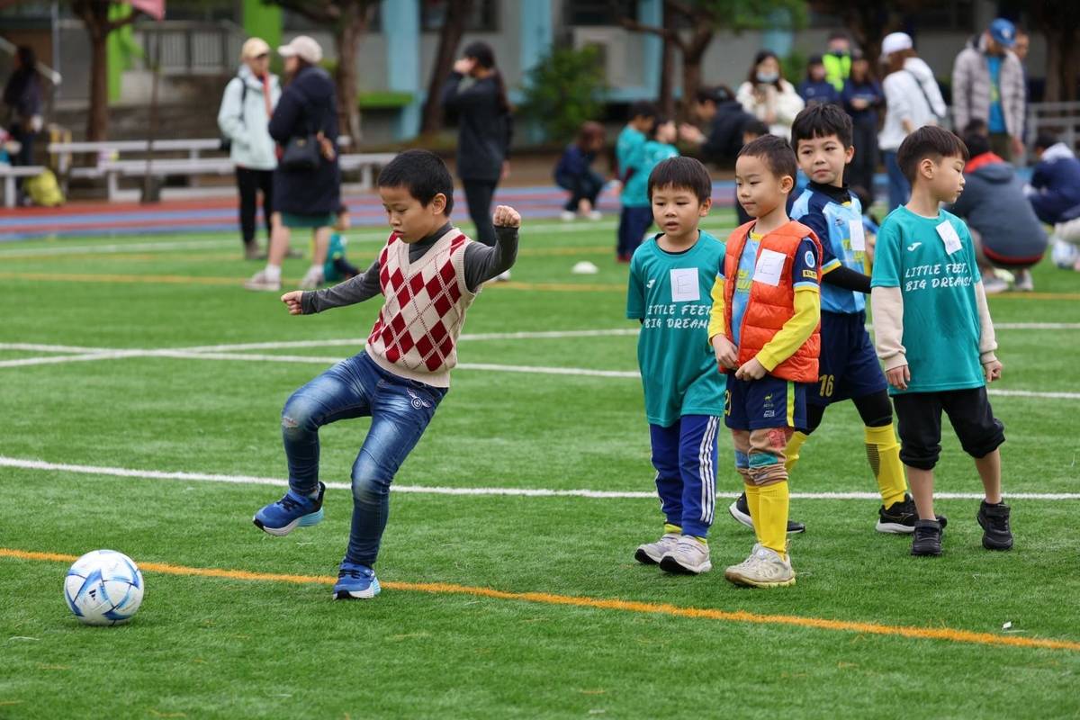 新北自強國小百位學童熱情參與 展現草根足球精神