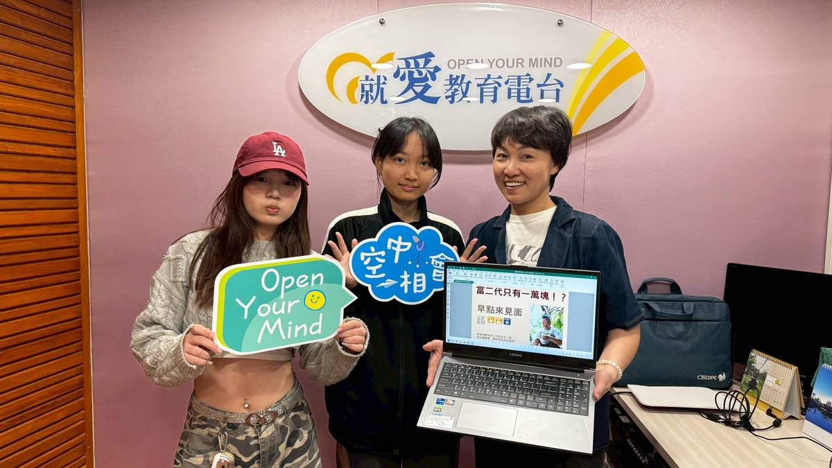 國立臺東大學數位媒體與文教產業學系學生 (左起：吳箏、張沛慈)