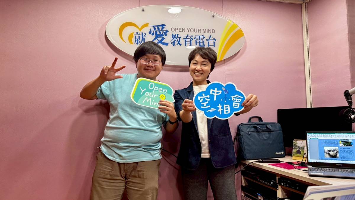 國立臺東大學數位媒體與文教產業學系學生(左)蔡尚康來自馬來西亞