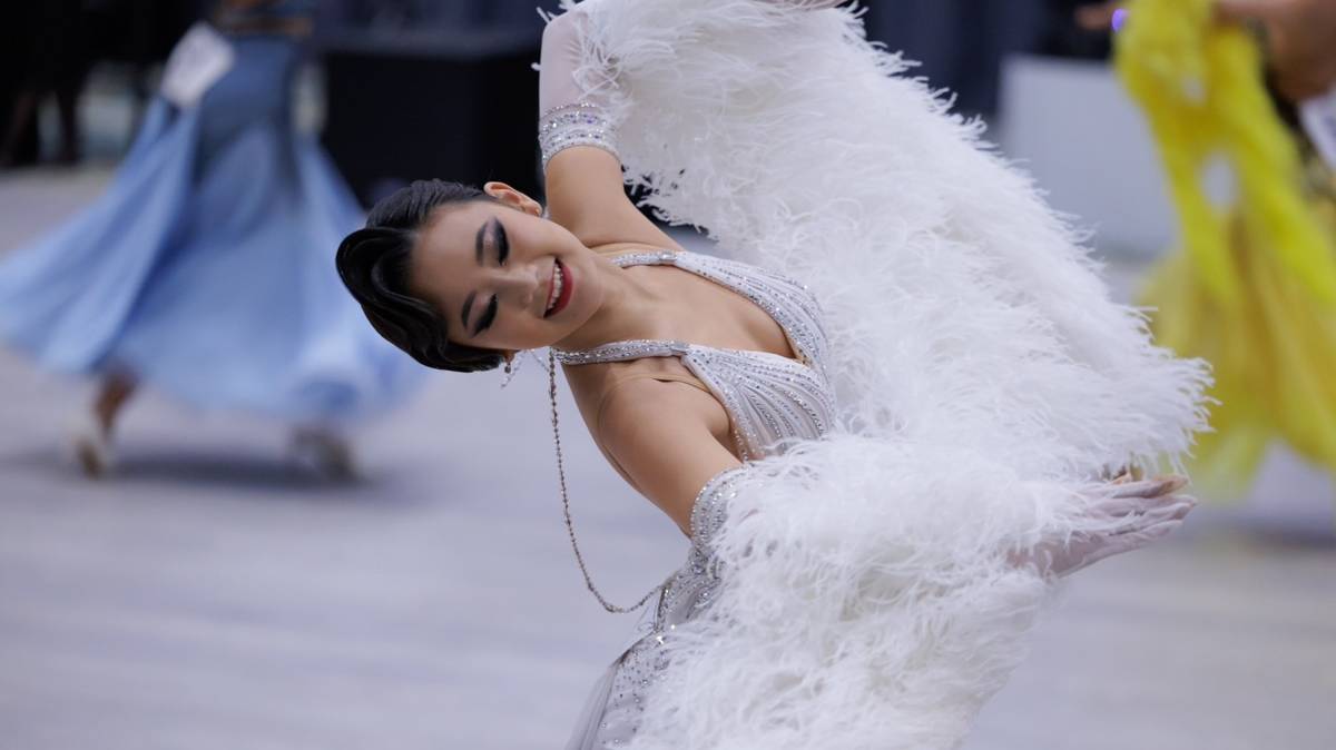 2025年11月29日，在塞拉耶佛舉辦的、首屆女子單人標準舞世界錦標賽中，年僅16歲的王儀珊，憑著穩定、成熟且極具張力的表現，拿下雙料世界冠軍。