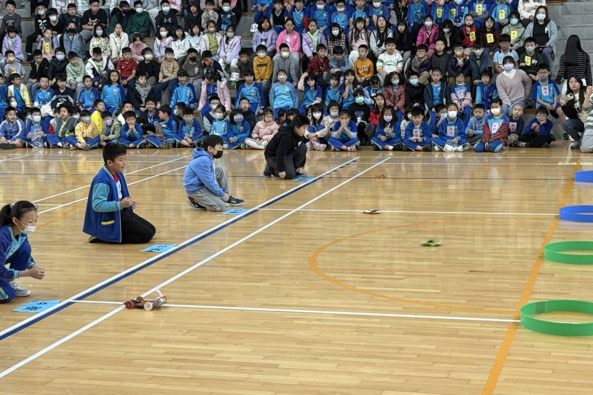 北市新和國小舉辦「跑跑電動車 Turbo Cars」創客競賽決賽，校園化身為電動車競速場