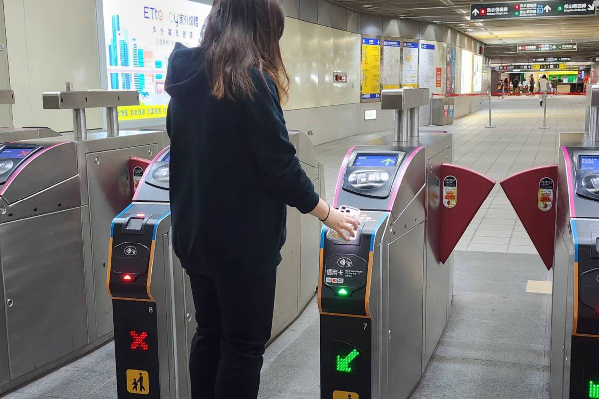 雙北世區公車及臺北捷運1/3起同步開放持交通乘車碼（QR Code）搭車