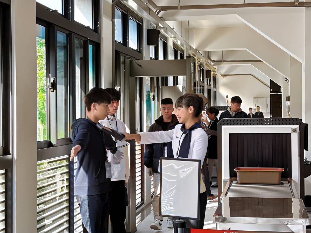 朝陽科技大學航站探險家 Airport Explorers營隊 (新北教育局提供)