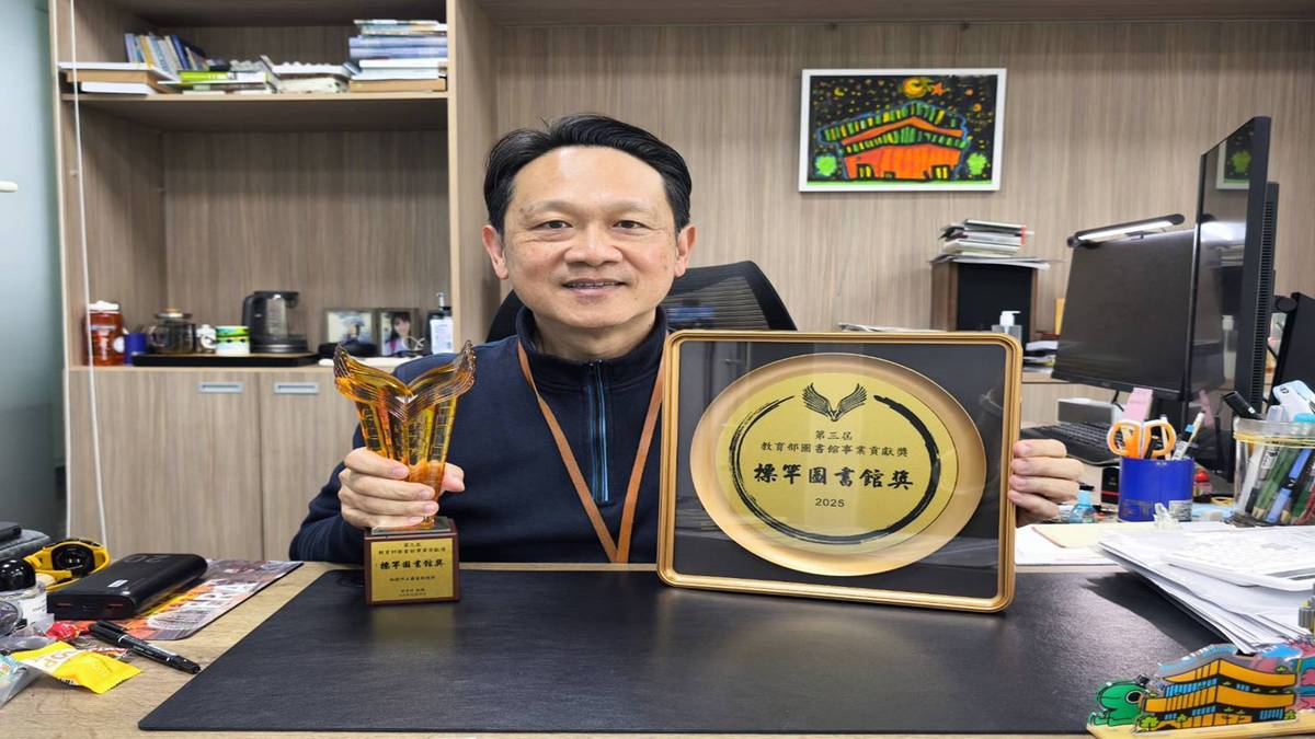 桃園市立圖書館獲得雙料殊榮，桃市圖館長施照輝分享經營理念。
