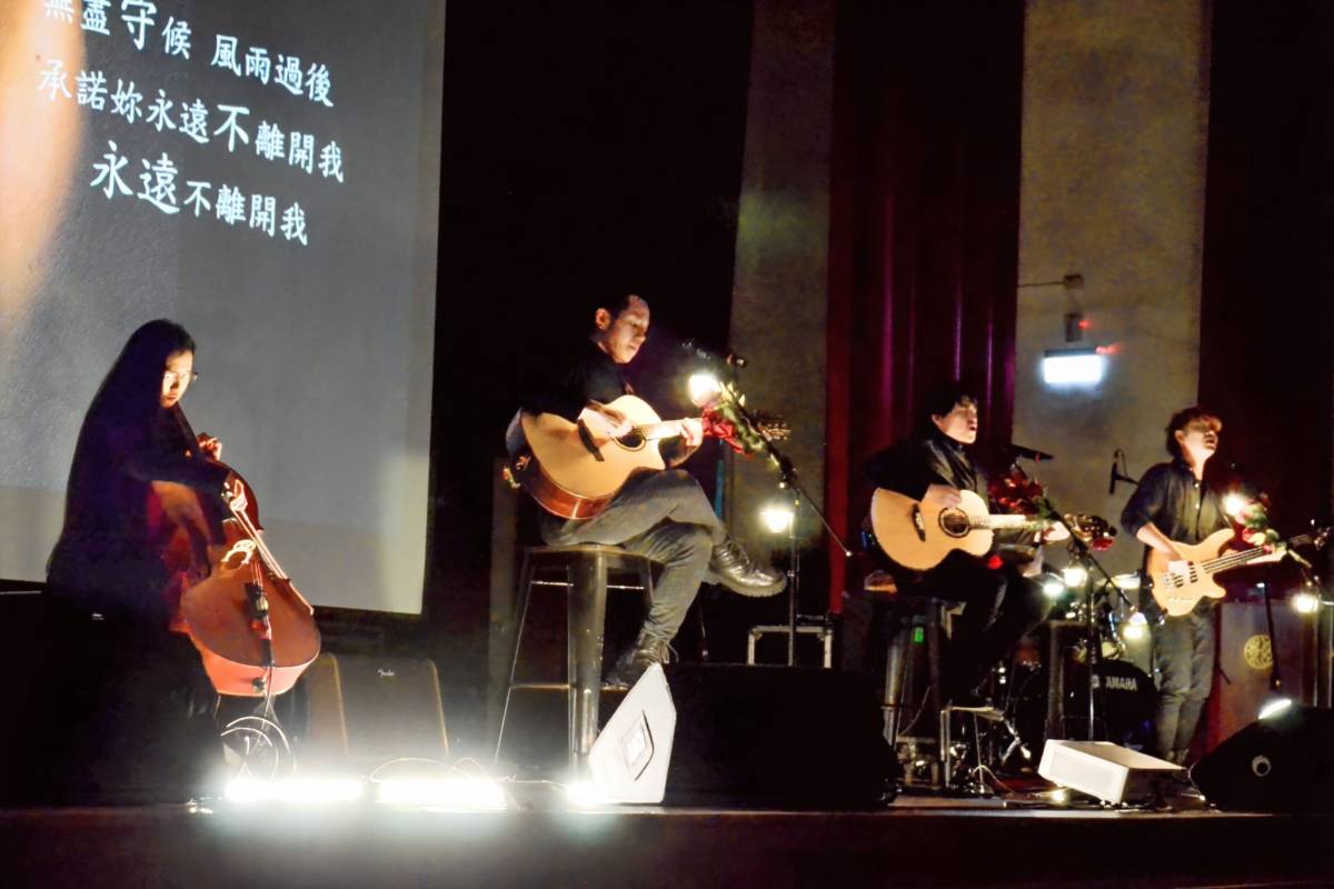 玫瑰墓樂團前進景美女中，將真實生命故事化作動人旋律