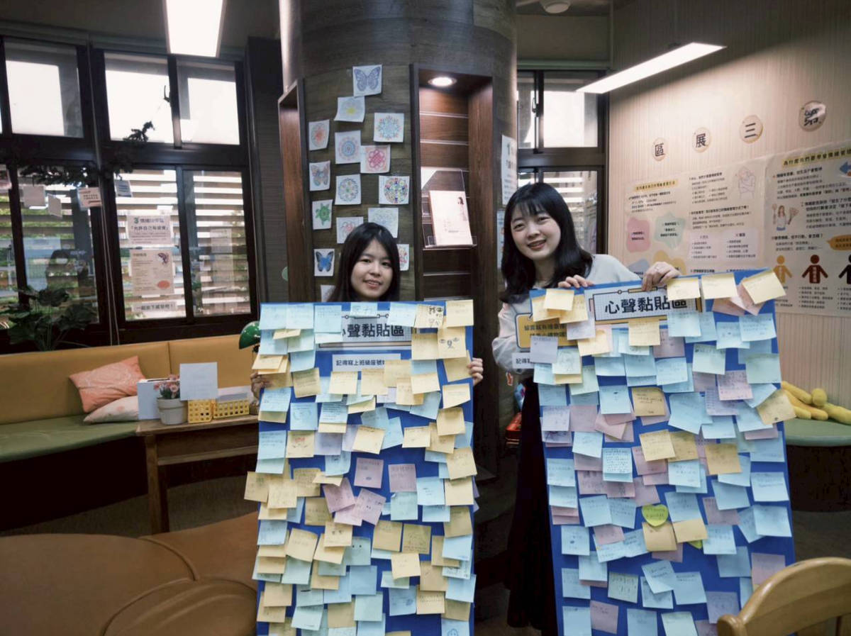 特展由學校專任輔導教師林羿伶與陳宇容兩位老師，依據社會情緒學習理念共同規劃