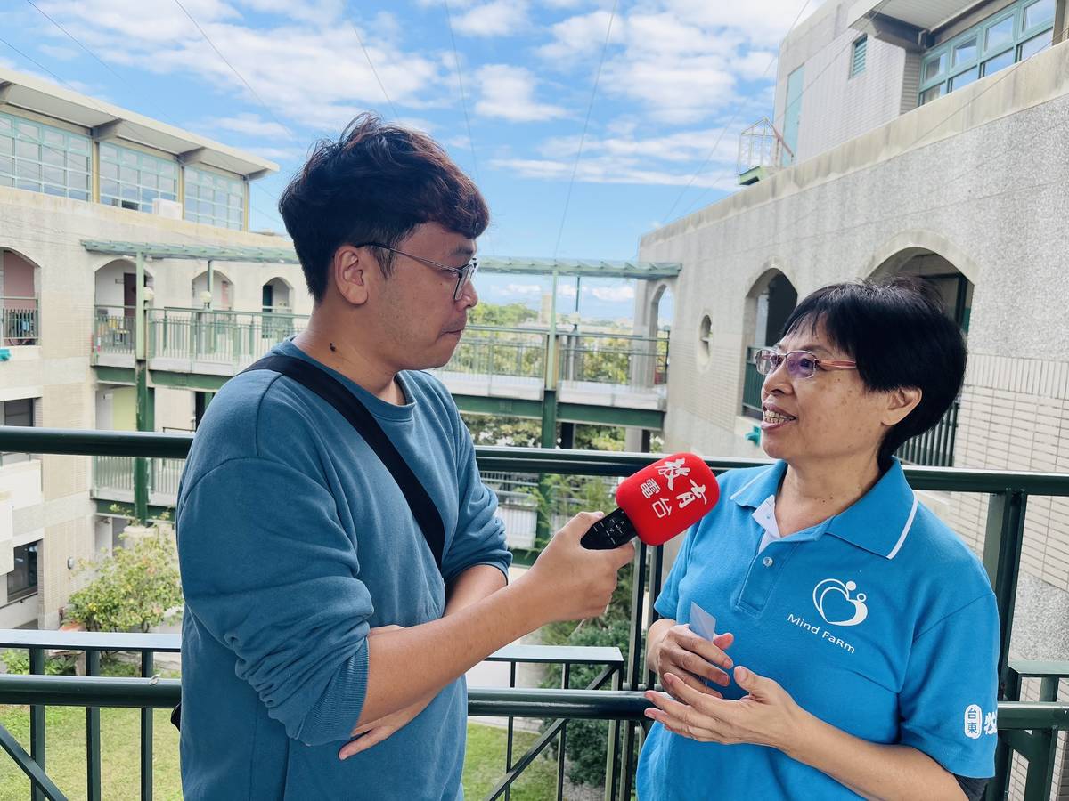 李豔菁常務董事(右)分享此活動的交流