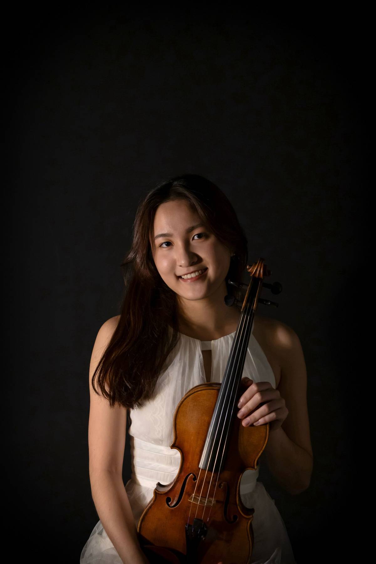 20歲的錢欣目前在新加坡就讀楊秀桃音樂學院，多次在全國學生音樂比賽獲獎