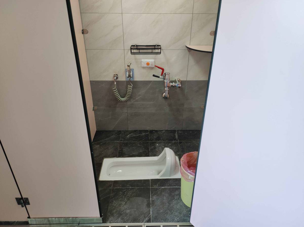 木柵高工由學生建議新設衛生沖洗龍頭兼顧衛生與實用性，重視實用的職人精神