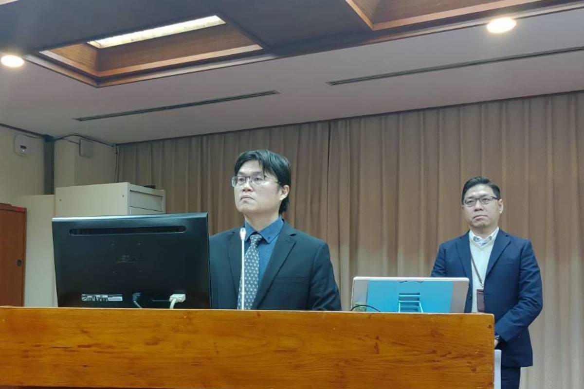 教育部常務次長朱俊彰出席立院教育及文化委員會質詢