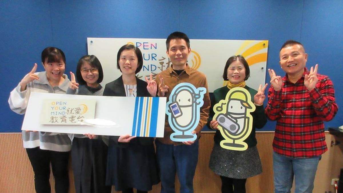 左起 節目主持人（臺中市南區樹義國小 陳巧孟老師、臺中市西屯區長安國小何晴萍組長）來賓（臺中市石岡國中陳佳秀校長、臺中市石岡國中嚴偉力主任、臺中市霧峰國中謝淑雲校長）教育電台常罡。
