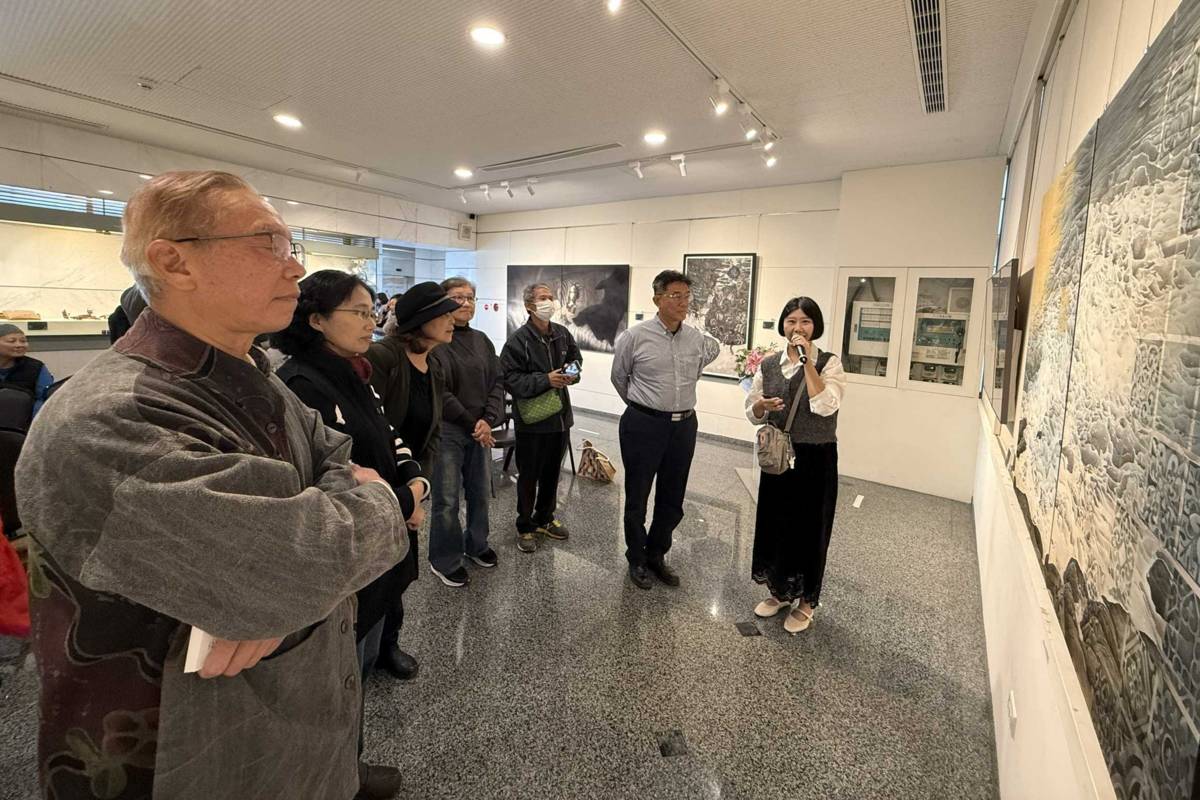 磺溪獎吳惠淳老師與現場貴賓分享創作理念