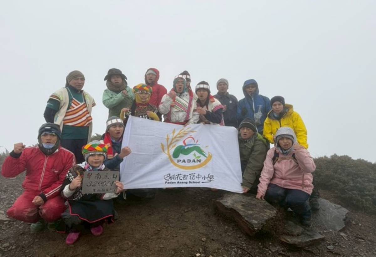 春學祭敬山學習課程。地點：卑南主山—培養布農族南遷後，高雄地區追尋祖跡意識 (教育部提供)