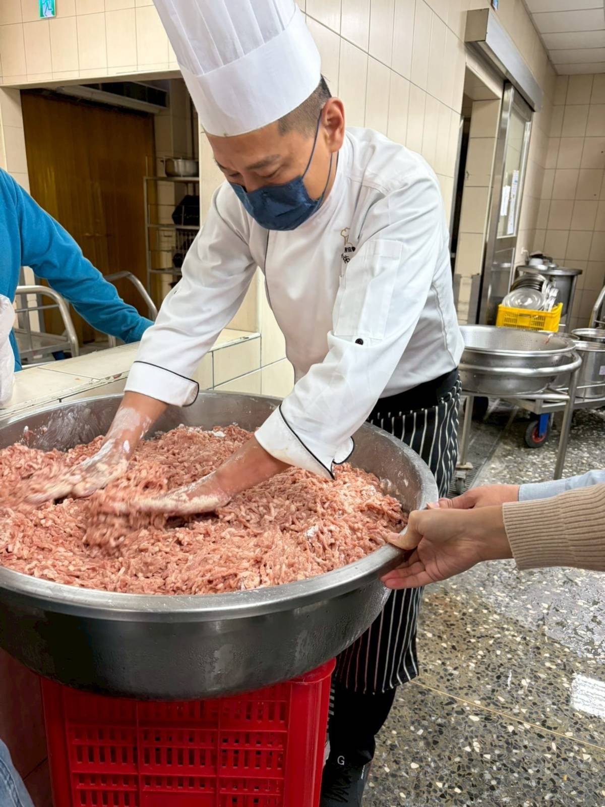 陳宗佑師傅示範備料